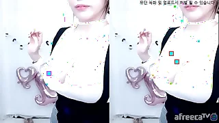 Jeehyeoun dances sexily &num;1
